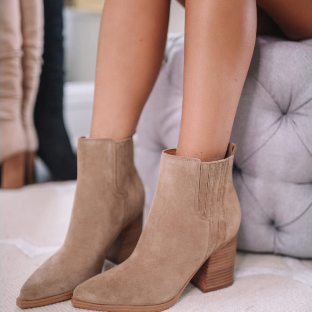Marc Fisher oshay Pointed Toe Bootie
NATURAL SUEDE